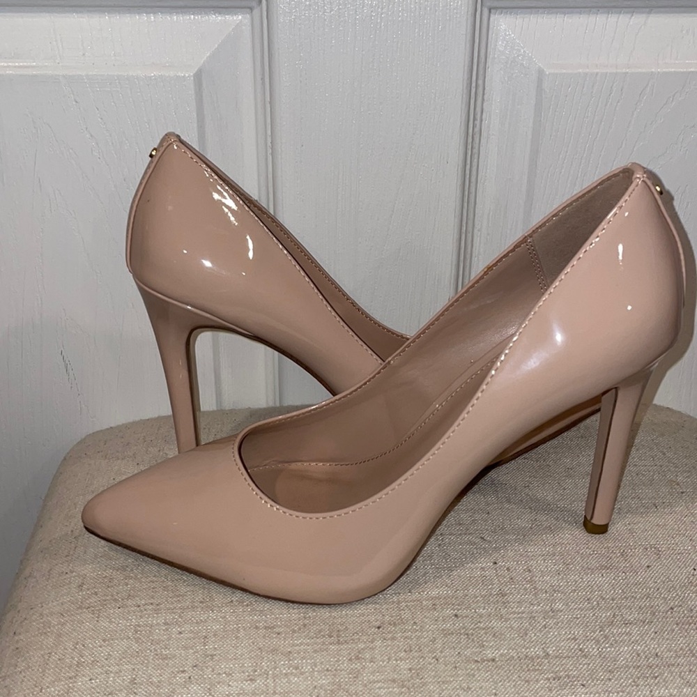 NWOT BCBG nude pump heels - size 10